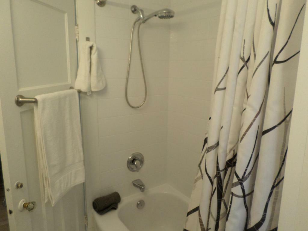 شقة Beautiful, Clean, Quiet 2 Br-In Downtown Ottawa. Parking, Wifi And Netflix Included المظهر الخارجي الصورة